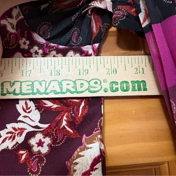 White House Black Market Burgundy and Black Floral Blouse - Picture 6 of 7